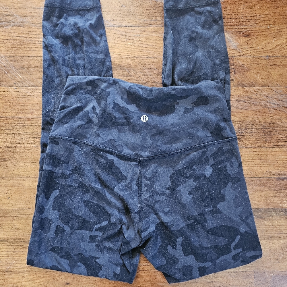 Lululemon athletica Gray Camo Army‎ Print Workout Athletic Leggings Size 6